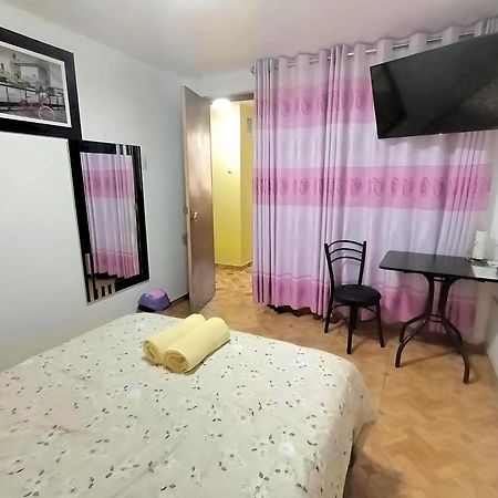 Апартаменты Right Across From The Airport - Free Shuttle - A Y J Familia Лима Экстерьер фото