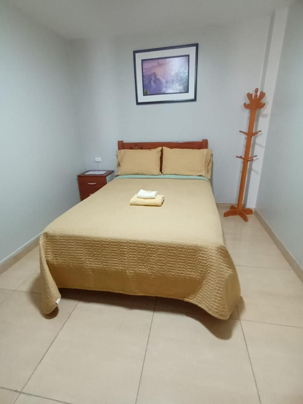 Апартаменты Right Across From The Airport - Free Shuttle - A Y J Familia Лима Экстерьер фото